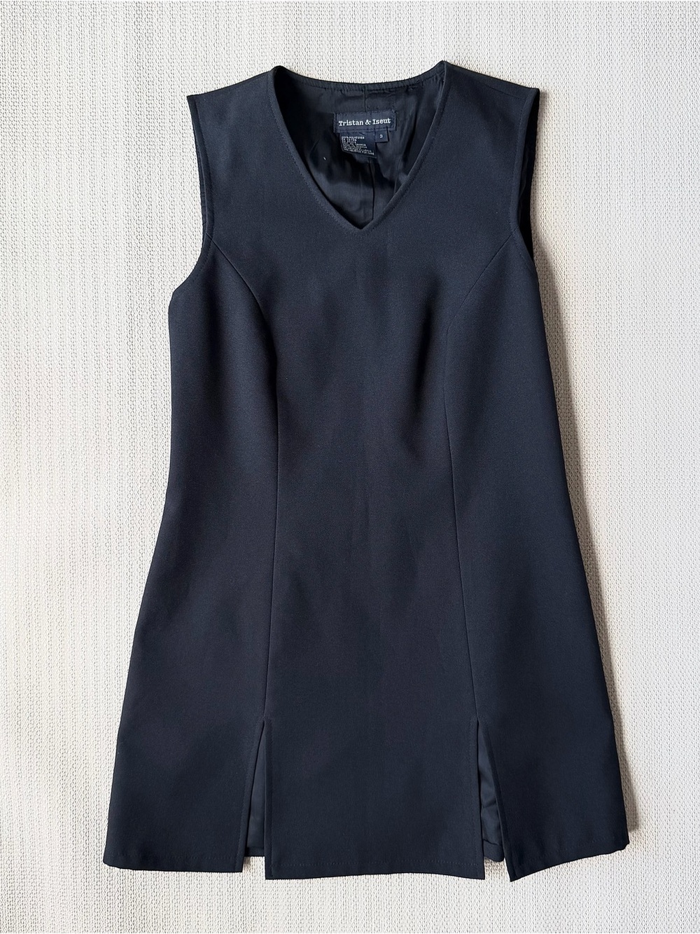 Classic Pleated Black V-Neck Sleeveless Mini Dress